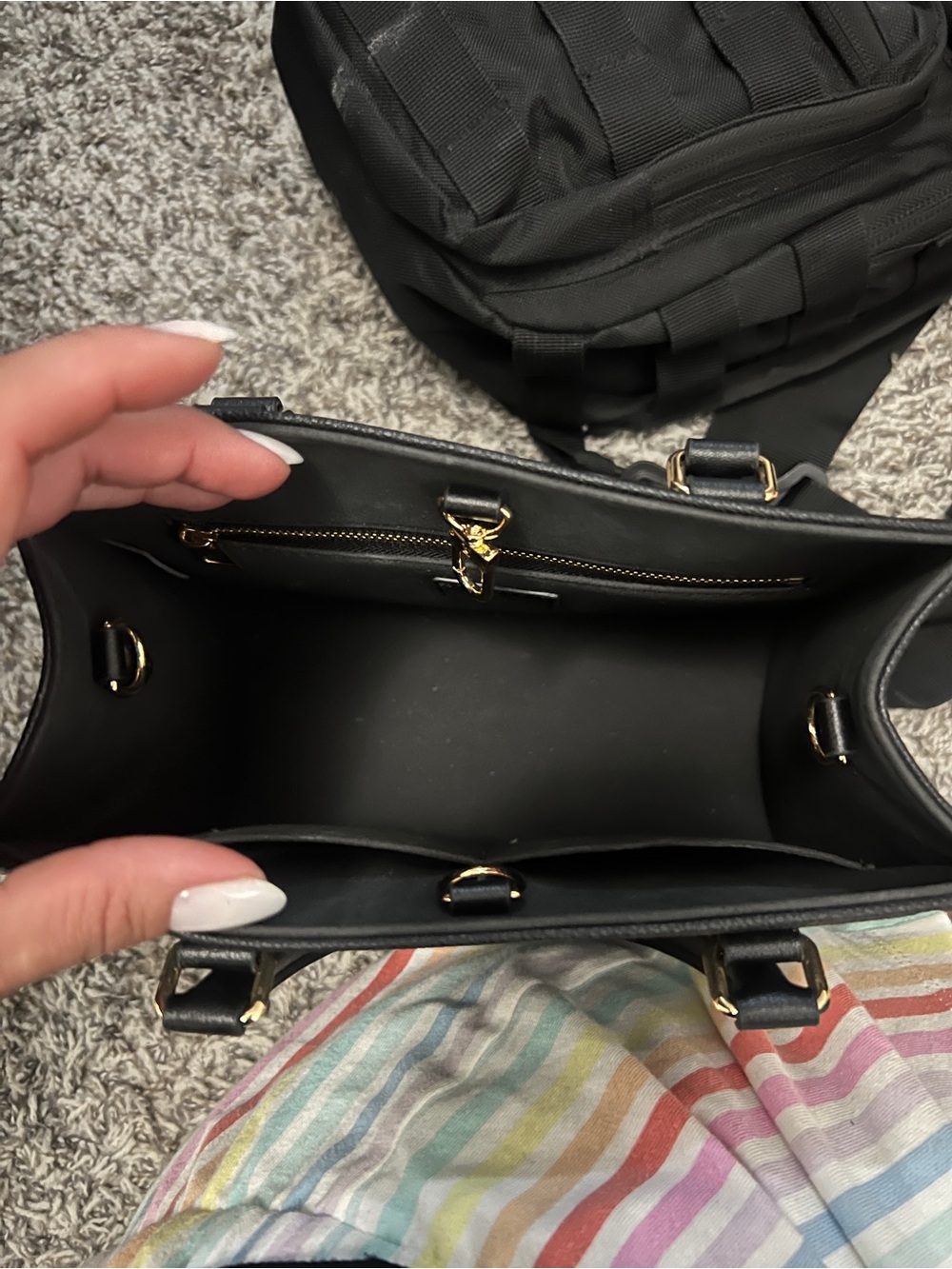 Leather tote comes with strap - Picture 3 of 4
